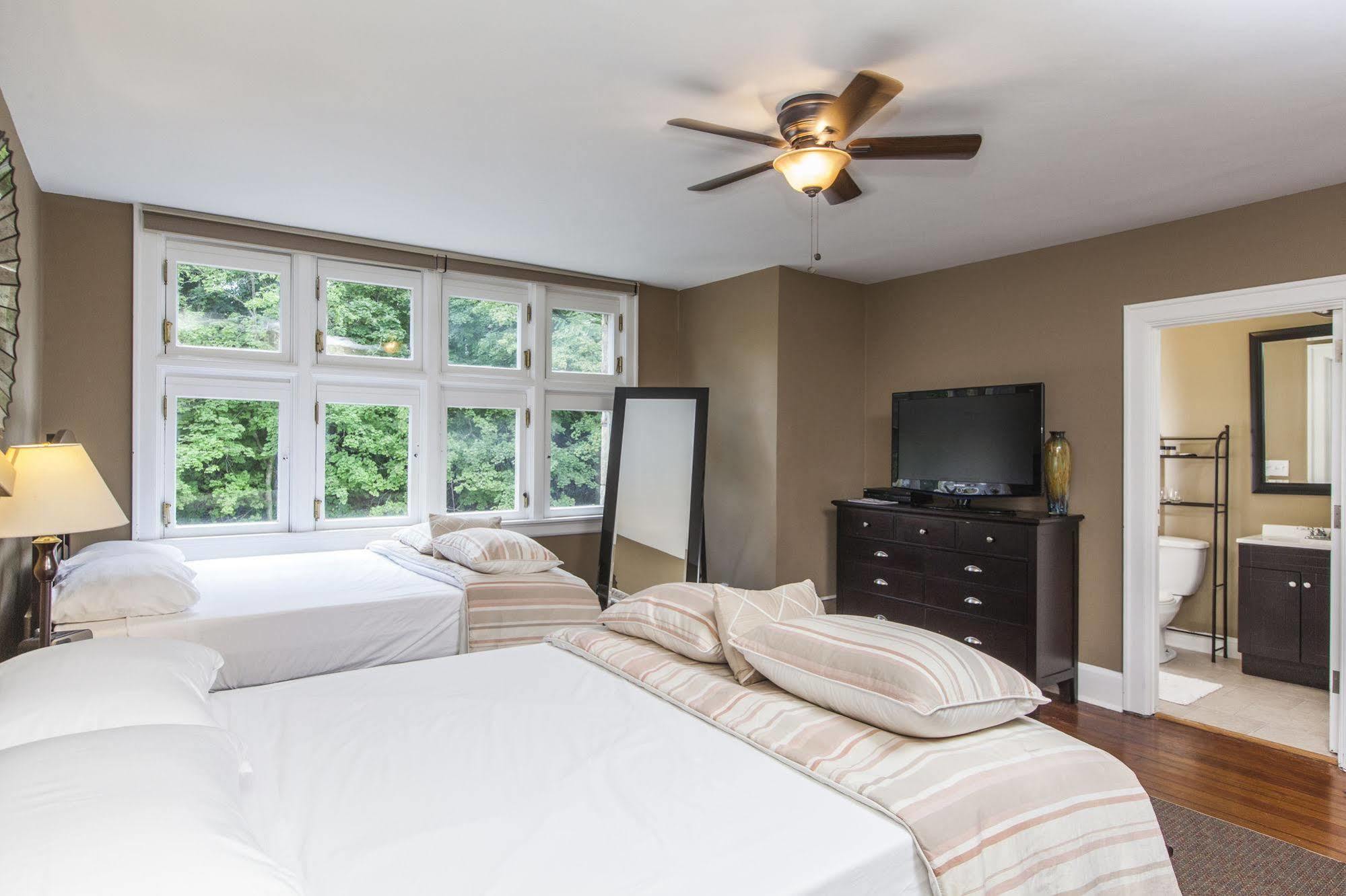 The Mansion At Maple Heights Bed & Breakfast Питсбърг Екстериор снимка